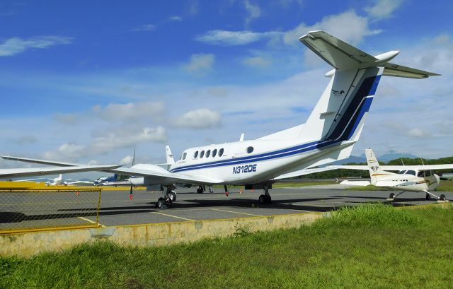 Beechcraft Super King Air 300 (N312DE)