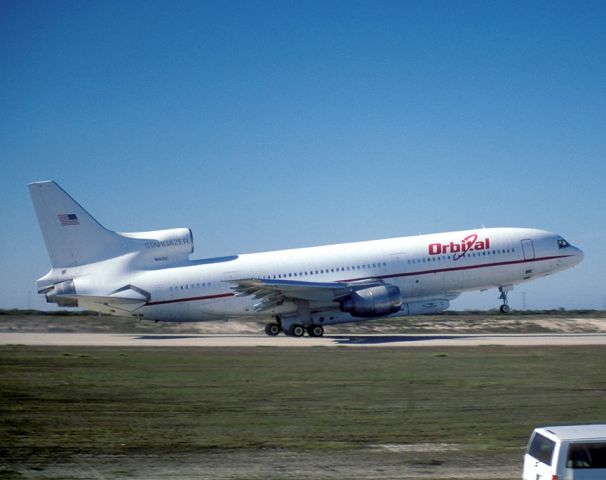 Lockheed L-1011 TriStar (N140SC)