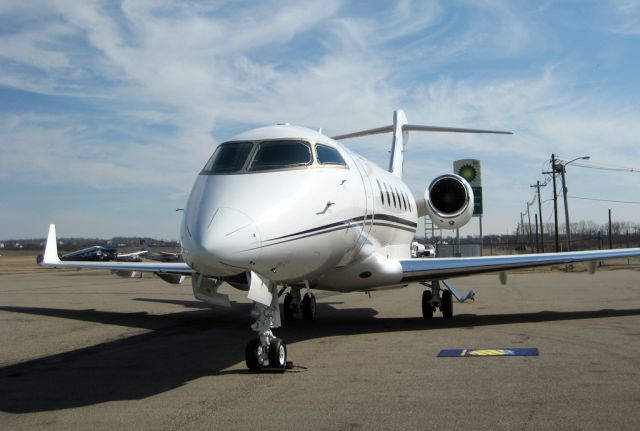 Bombardier Challenger 300 (N17UC)