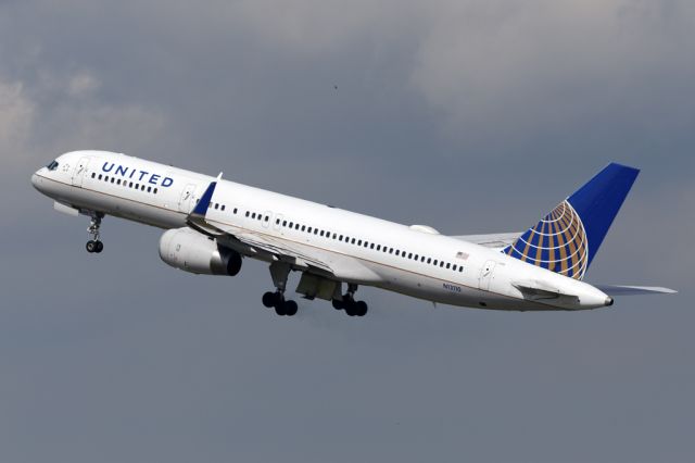 Boeing 757-200 (N13110) - UAL101 leaving for IAD and shedding some brake dust just after take off.br /br /EOS6D 300mm f4L+1.4x, 1/1000, f8