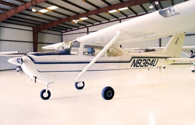 Cessna Skyhawk (N8364U)