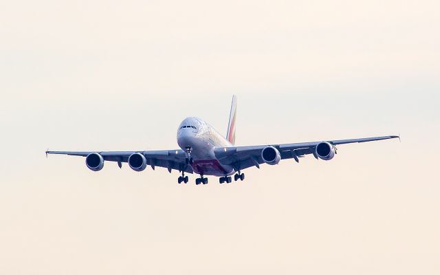 Airbus A380-800 (A6-EUW)