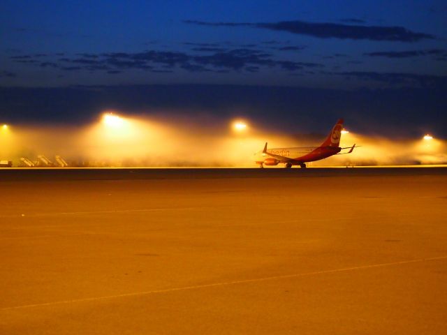 Boeing 737-700 (D-AHXJ)