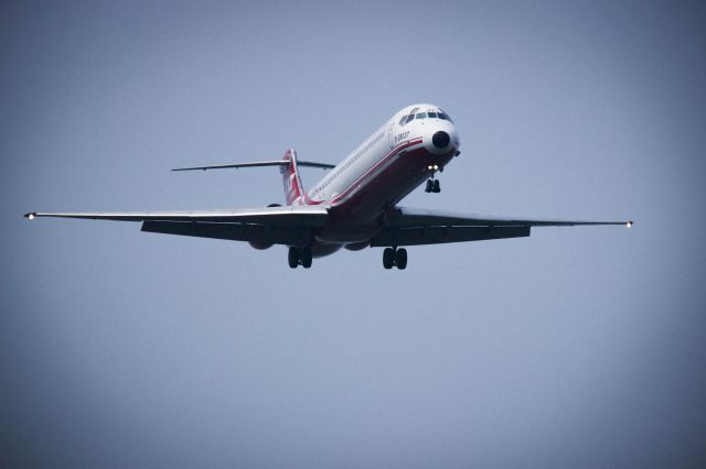 McDonnell Douglas MD-80 (B-28037)