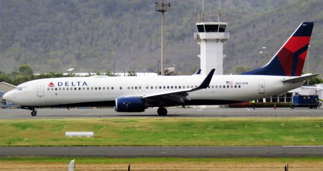 Boeing 737-900 (N823DN)
