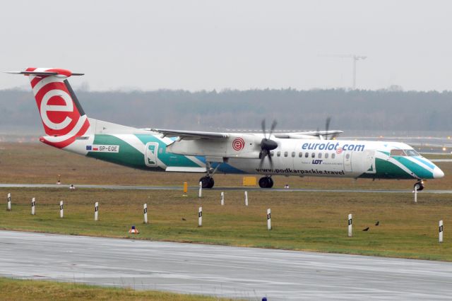 de Havilland Dash 8-400 (SP-EQE)