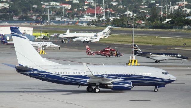 Boeing 737-700 (P4-NGK)