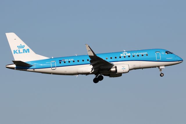 EMBRAER 175 (long wing) (PH-EXG)