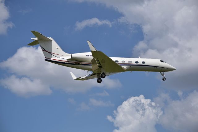 Gulfstream Aerospace Gulfstream IV (N818SS) - 8/7/2016: Gulfstream 450 landing at KHOU. 