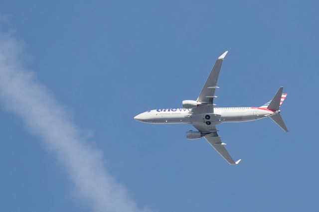 Boeing 737-800 (N837NN) - Flying over 78757 under contrail