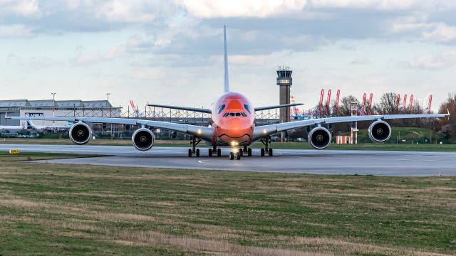 Airbus A380-800 (JA383A) - Face to face with KaLa