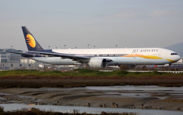 BOEING 777-300 (A6-JAE)