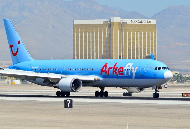 BOEING 767-300 (PH-OYJ) - PH-OYJ ArkeFly (TUI Airlines Nederland) Boeing 767-304/ER (cn 29384/784)  Direct from Amsterdam Airport Schiphol...  - Las Vegas - McCarran International (LAS / KLAS) USA - Nevada, June 14, 2012 Photo: Tomás Del Coro