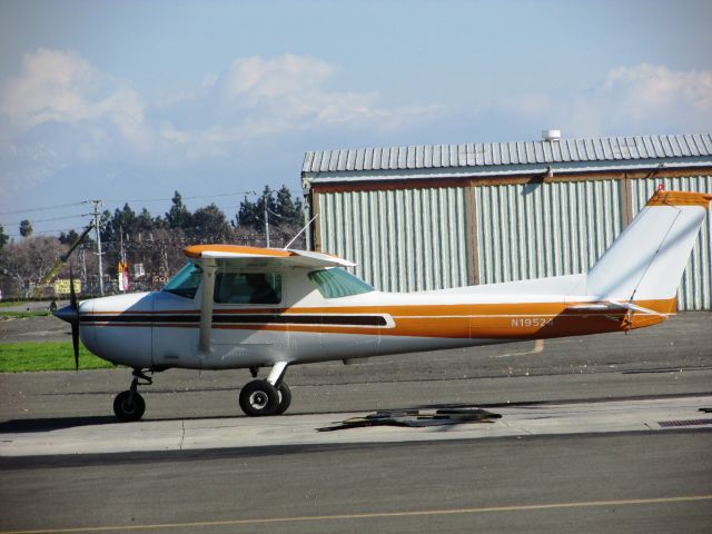 Cessna 152 (N19524) - Taxiing to RWY 26L