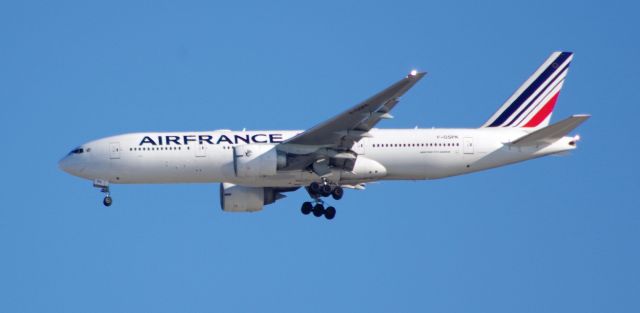 Boeing 777-200 (F-GSPK) - NEWARK AIRPORT-NEWARK, NEW JERSEY, USA-FEBRUARY 08, 2023: Seen by RF over Linden Airport at approximately 1452 EST, shortly before landing at Newark International Airport, about 5 miles away.