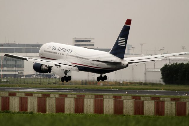 BOEING 767-200 (N255AY)