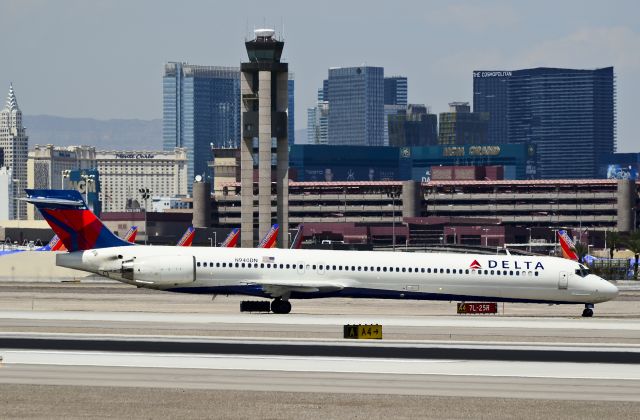 McDonnell Douglas MD-90 (N940DN) - N940DN Delta Air Lines 1997 McDonnell Douglas MD-90-30 - cn 53359 / ln 2184 - Las Vegas - McCarran International (LAS / KLAS)br /USA - Nevada, August 22, 2013br /Photo: Tomás Del Coro