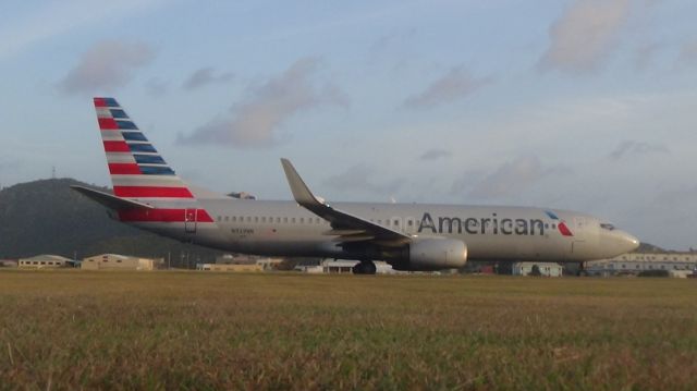 Boeing 737-800 (N929NN)