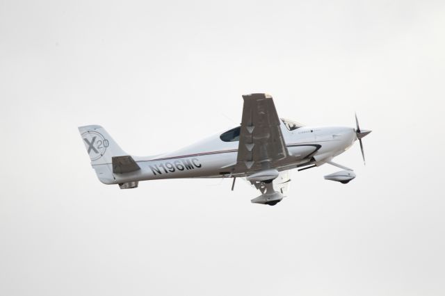 Cirrus SR-20 (N196MC)