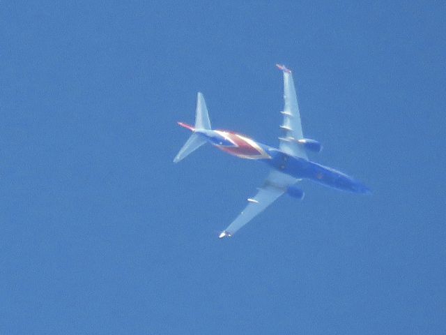 Boeing 737-800 (N8572X)