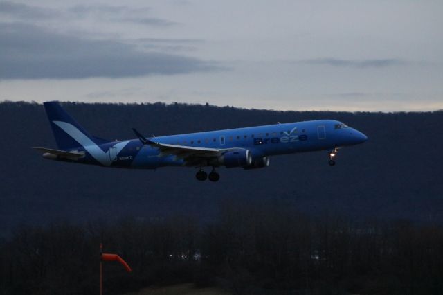 Embraer ERJ-190 (N108BZ)