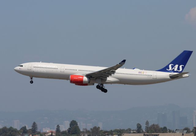 Airbus A330-300 (LN-RKT)