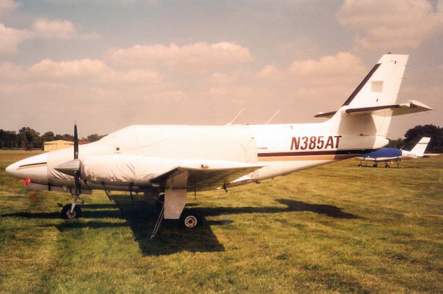 Cessna T303 Crusader (N385AT) - Seen here in Jun-01.  Exported to Mexico 30-Oct-12.