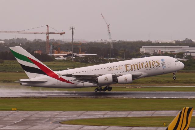 Airbus A380-800 (A6-EEH)