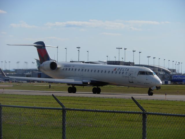 Canadair Regional Jet CRJ-700 (N369CA)