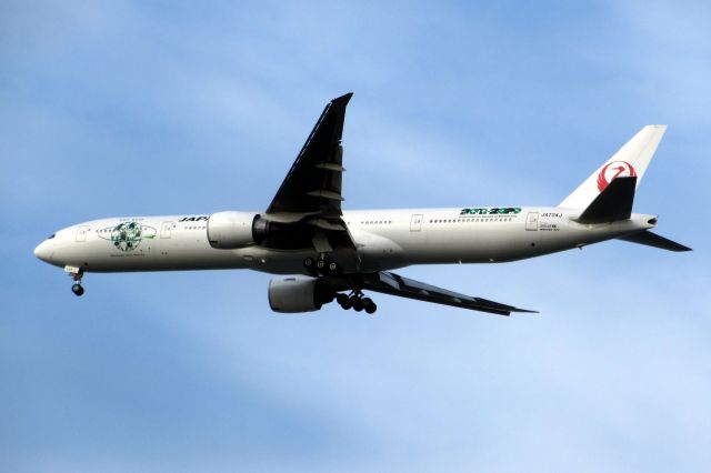 Boeing 777-200 (JA734J)