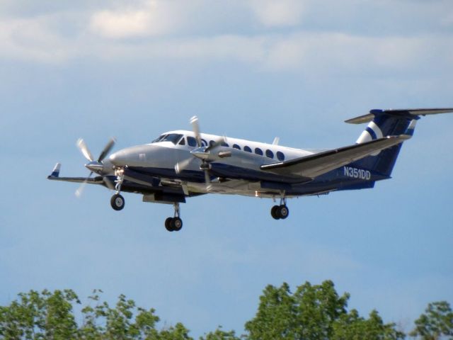 Beechcraft Super King Air 300 (N351DD)