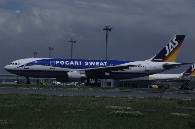 Airbus A300F4-600 (JA8562) - Taxing at Tokyo-Haneda Intl Airport on 1998/07/27 " Pocari Sweat c/s "