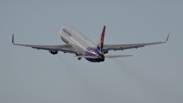 BOEING 767-300 (N580HA) - N580HA Hawaiian Airlines Boeing 767-300 - cn 28140br /First Flight: Aug 2001br /Age: 13.6 Yearsbr /08-Apr-2015 B763/L San Jose Intl (KSJC) Honolulu Intl (PHNL) 09:02 PDT 11:11 HST 5:08br /Distance Direct: 3,964 km    Planned: 4,031 km    Flown: 4,102 km