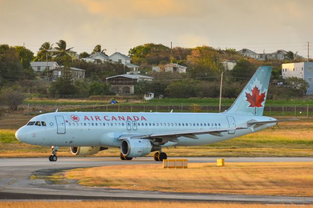 Airbus A320 (C-FTJR)