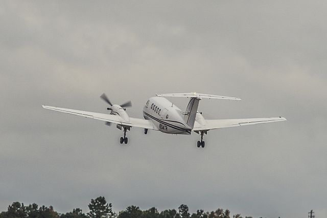 Beechcraft Super King Air 200 (N194TR) - Air Stat private air charter taking off 34 headed to south carolina