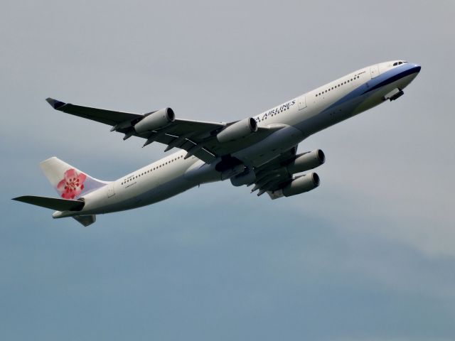 Airbus A340-300 (B-18805)