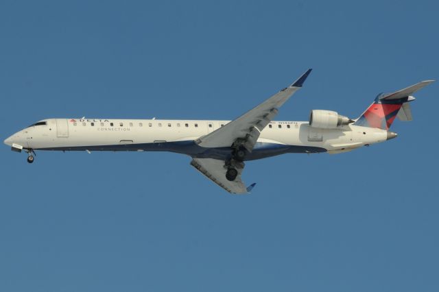 Canadair Regional Jet CRJ-900 (N146PQ)
