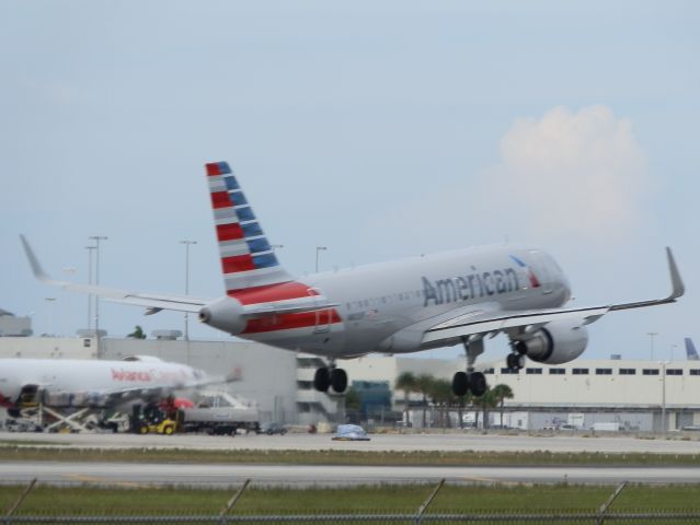 Airbus A319 (N8030F)