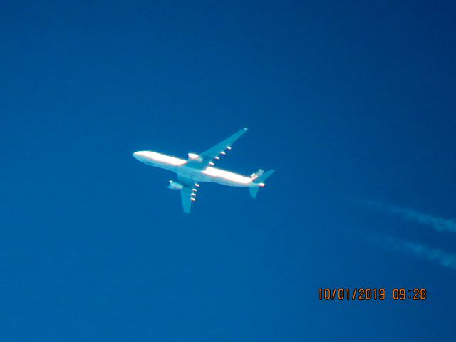 Airbus A330-300 (C-GHLM)