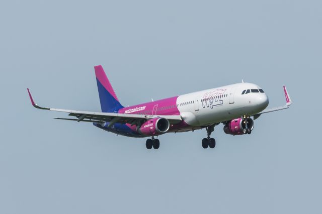 Airbus A321 (HA-LXB) - WAW SPOTTING
