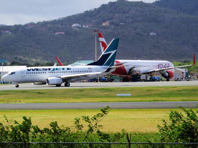 Boeing 737-700 (C-FJWS)