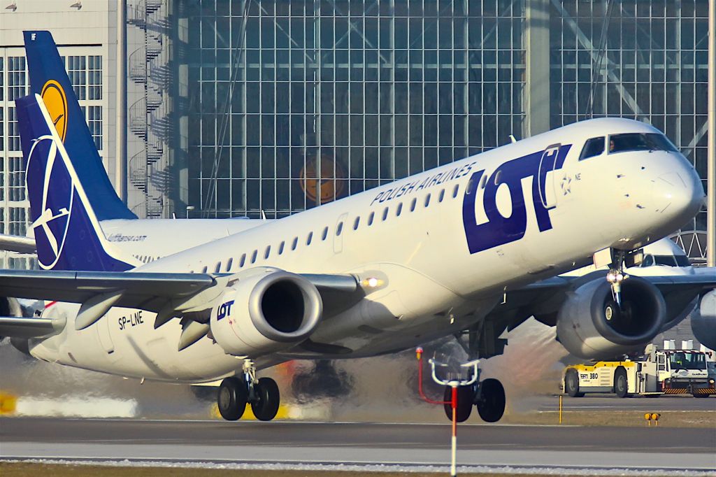 Embraer ERJ-190 (SP-LNE)