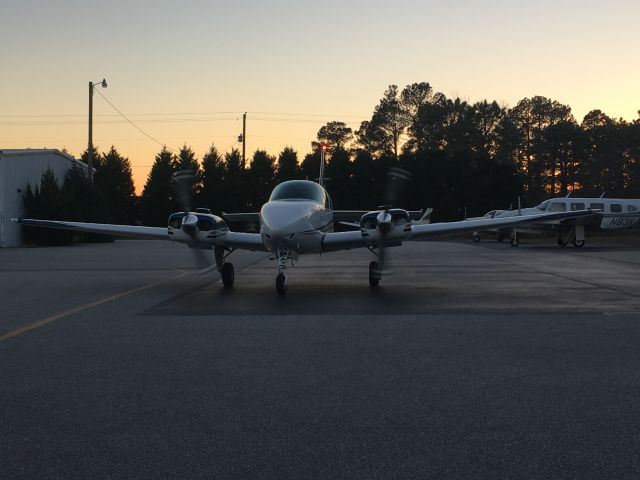 Beechcraft Baron (58) (N664AR)