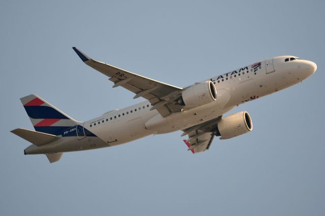 Airbus A320 (PR-XBH)