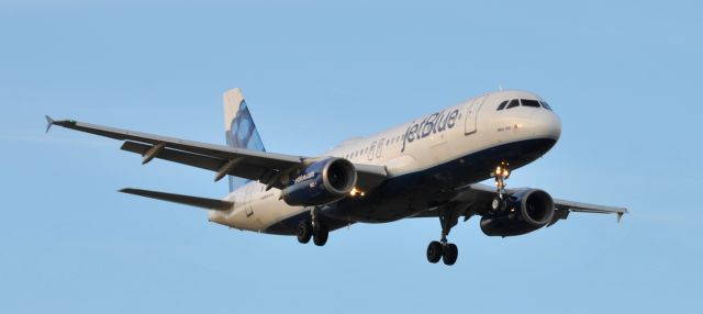 Airbus A320 (N655JB)