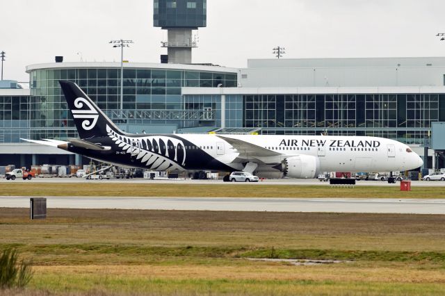 Boeing 787-9 Dreamliner (ZK-NZG)