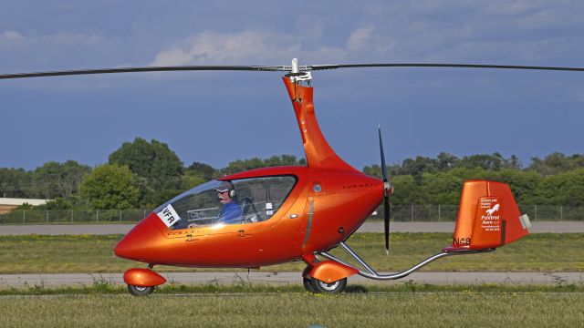 AUTOGYRO Calidus (N485NK) - Taxiing for departure at AirVenture 2023