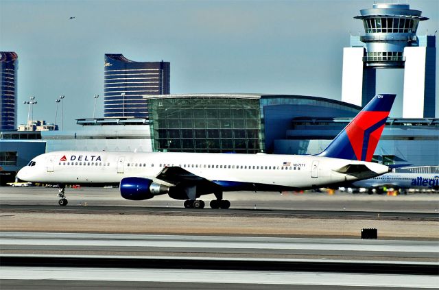 Boeing 757-200 (N67171) - Delta Air Lines Boeing 757-232 N67171 (cn 30839/959)  Las Vegas - McCarran International (LAS / KLAS) USA - Nevada, December 24, 2010 Photo: Tomas Del Coro