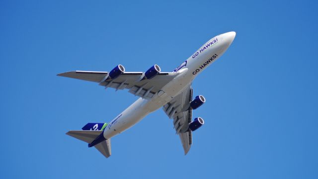 BOEING 747-8 (N770BA) - BOE12 climbs from Rwy 16R for a flight over the Seahawks Victory Celebration on 2/5/14. (LN:1437 cn 37564).