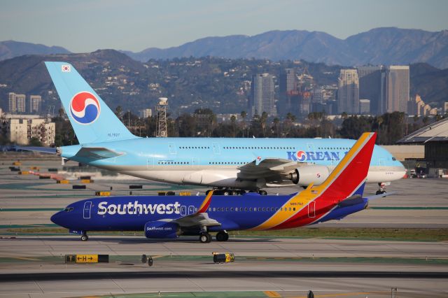 Boeing 737-800 (N8575Z)